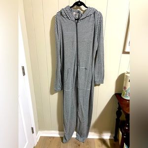 Reaction Kenneth Cole XL stretch cozy striped onesie with hood pockets jogger